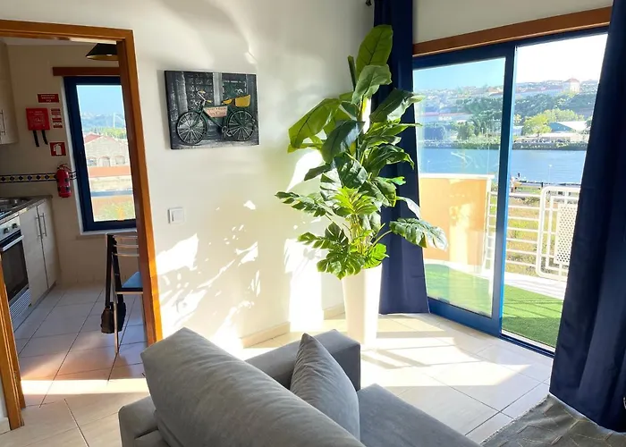 Miguel Torga River 아파트